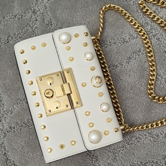 *SOLD* Gucci Pearl Padlock Bag - Picture 3 of 12